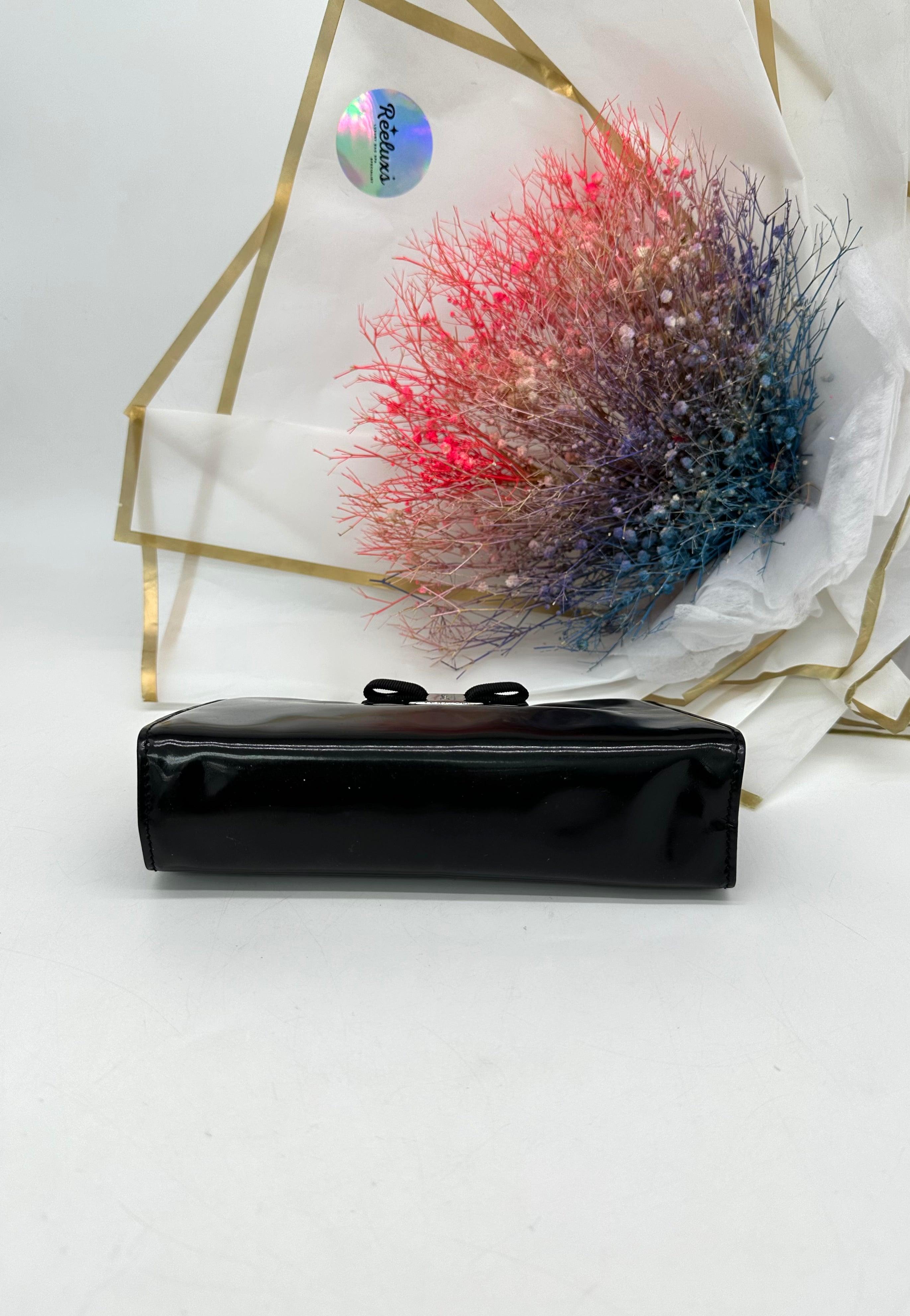 SALVATORE FERRAGAMO
Black Patent Miss Vara Bow Clutch Bag - Reeluxs