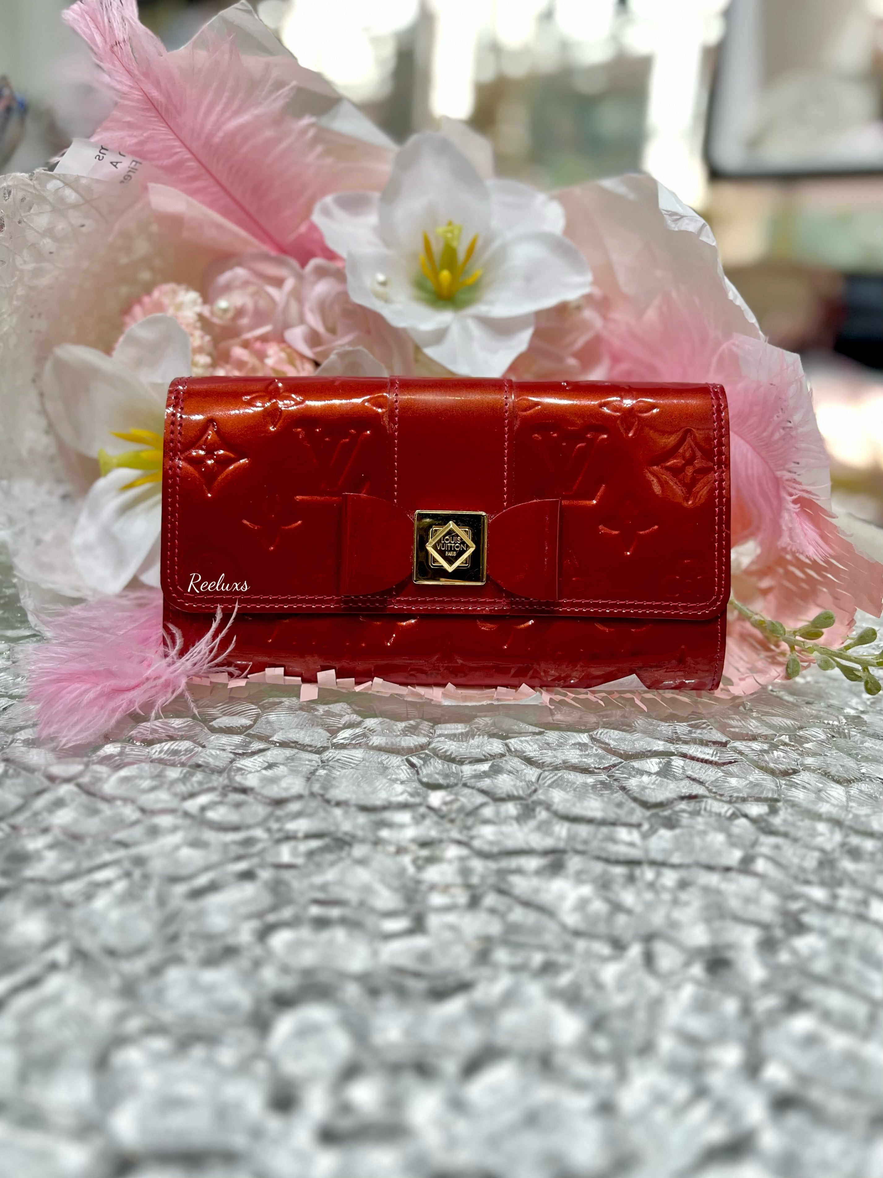 LOUIS VUITTON LV Monogram Vernis Bow Sarah Wallet