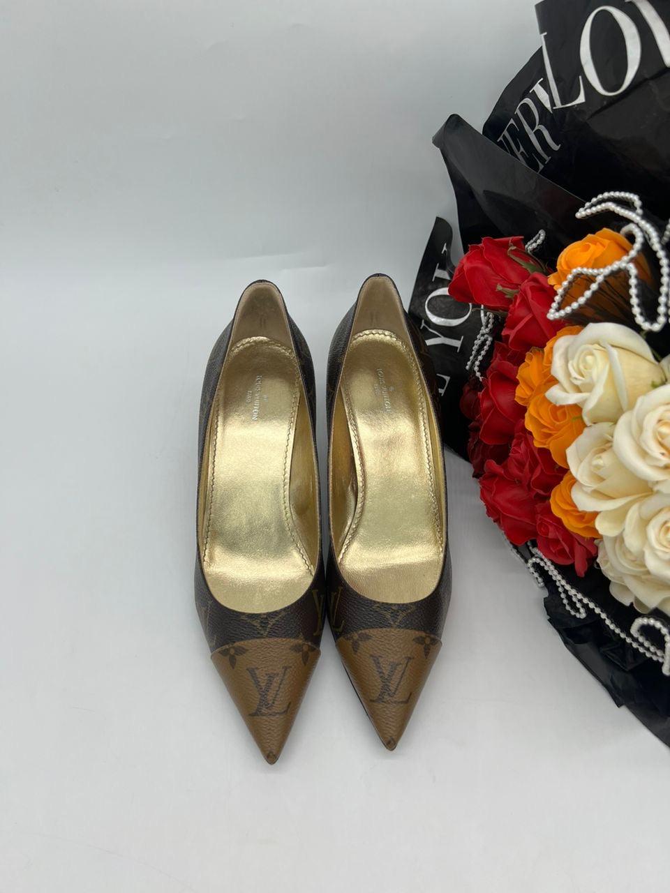 LOUIS VUITTON
Reverse Monogram Cherie Pumps - Reeluxs