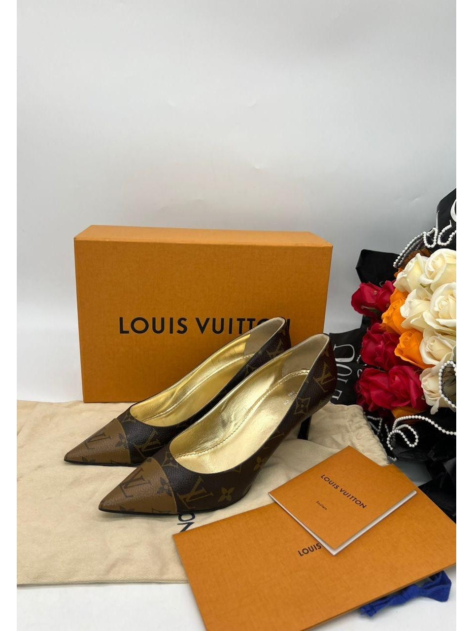 LOUIS VUITTON
Reverse Monogram Cherie Pumps - Reeluxs