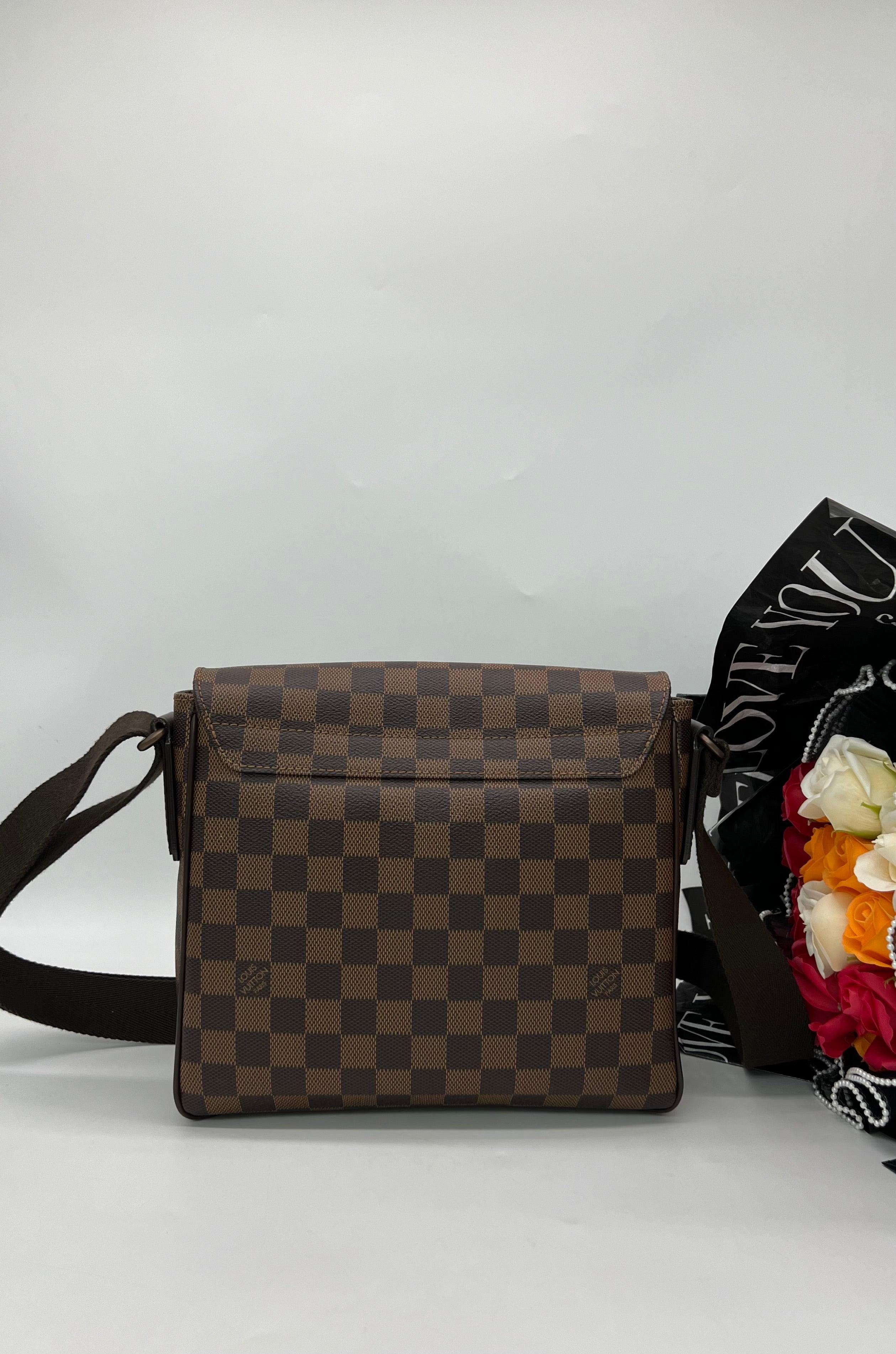 LOUIS VUITTON Damie Ebene District PM - Reeluxs