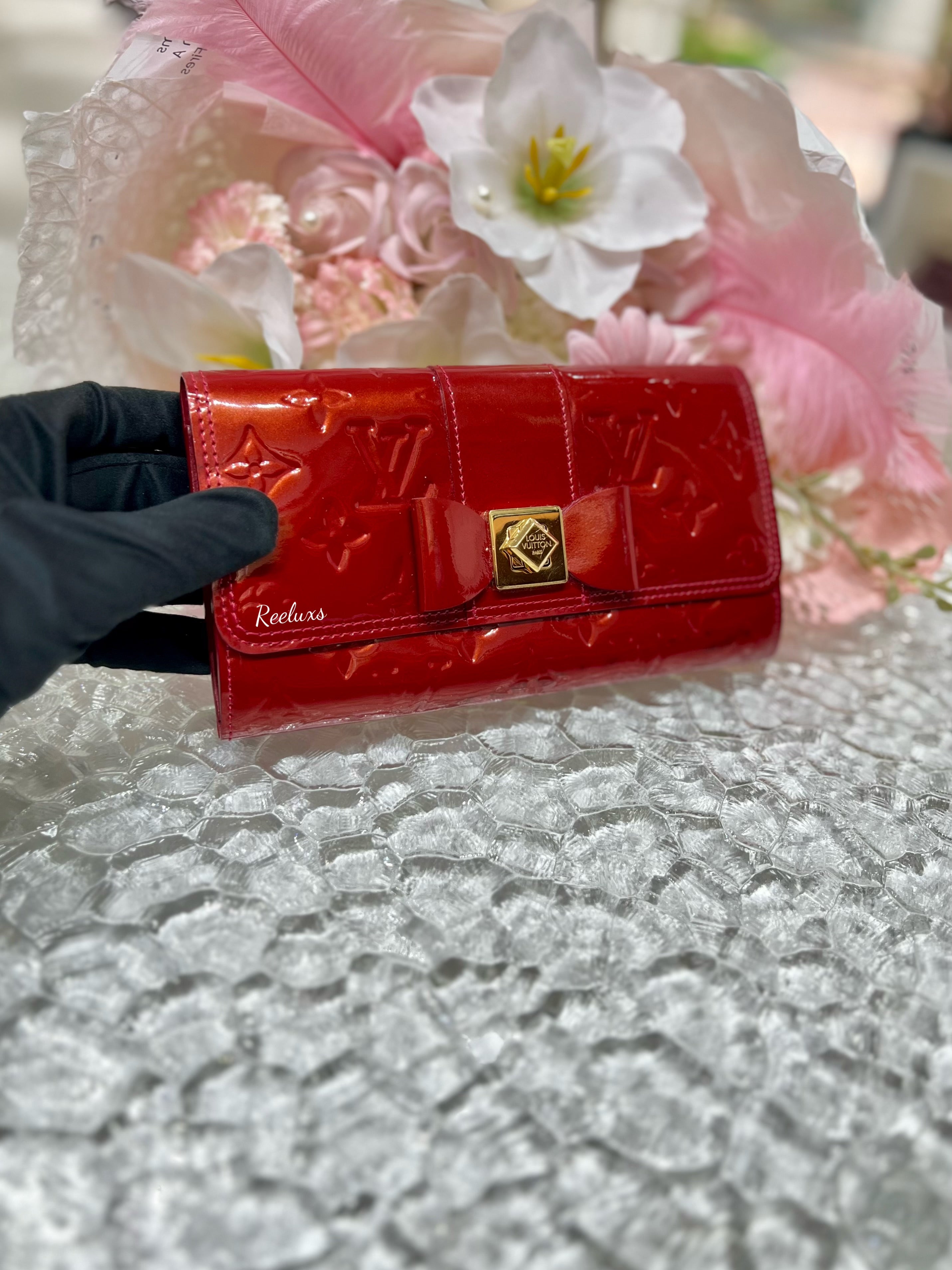 LOUIS VUITTON LV Monogram Vernis Bow Sarah Wallet