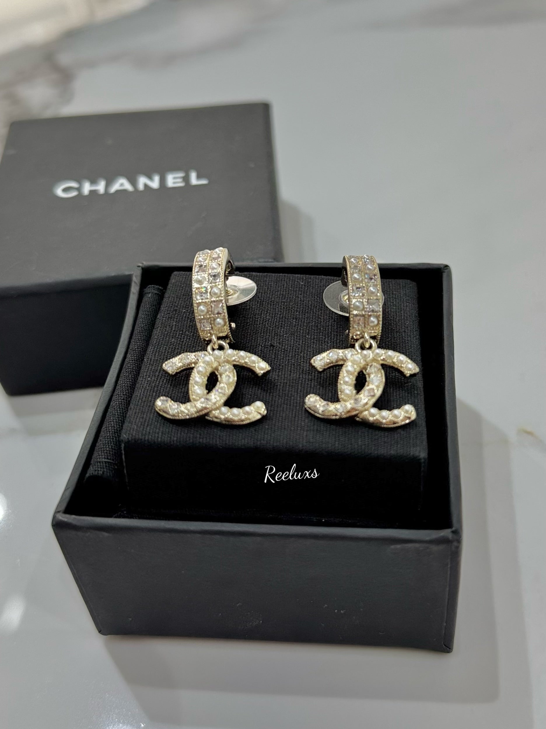 CHANEL CC Earring With Crystails and Pearls