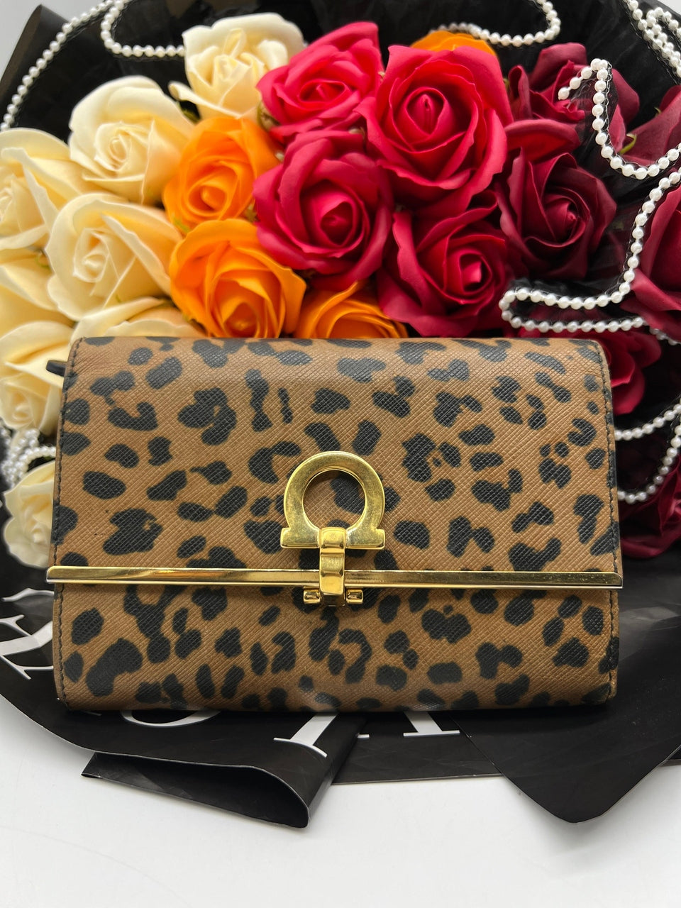 Salvatore Ferragamo Leopard Print Leather Gancio Bit Compact Wallet - Reeluxs