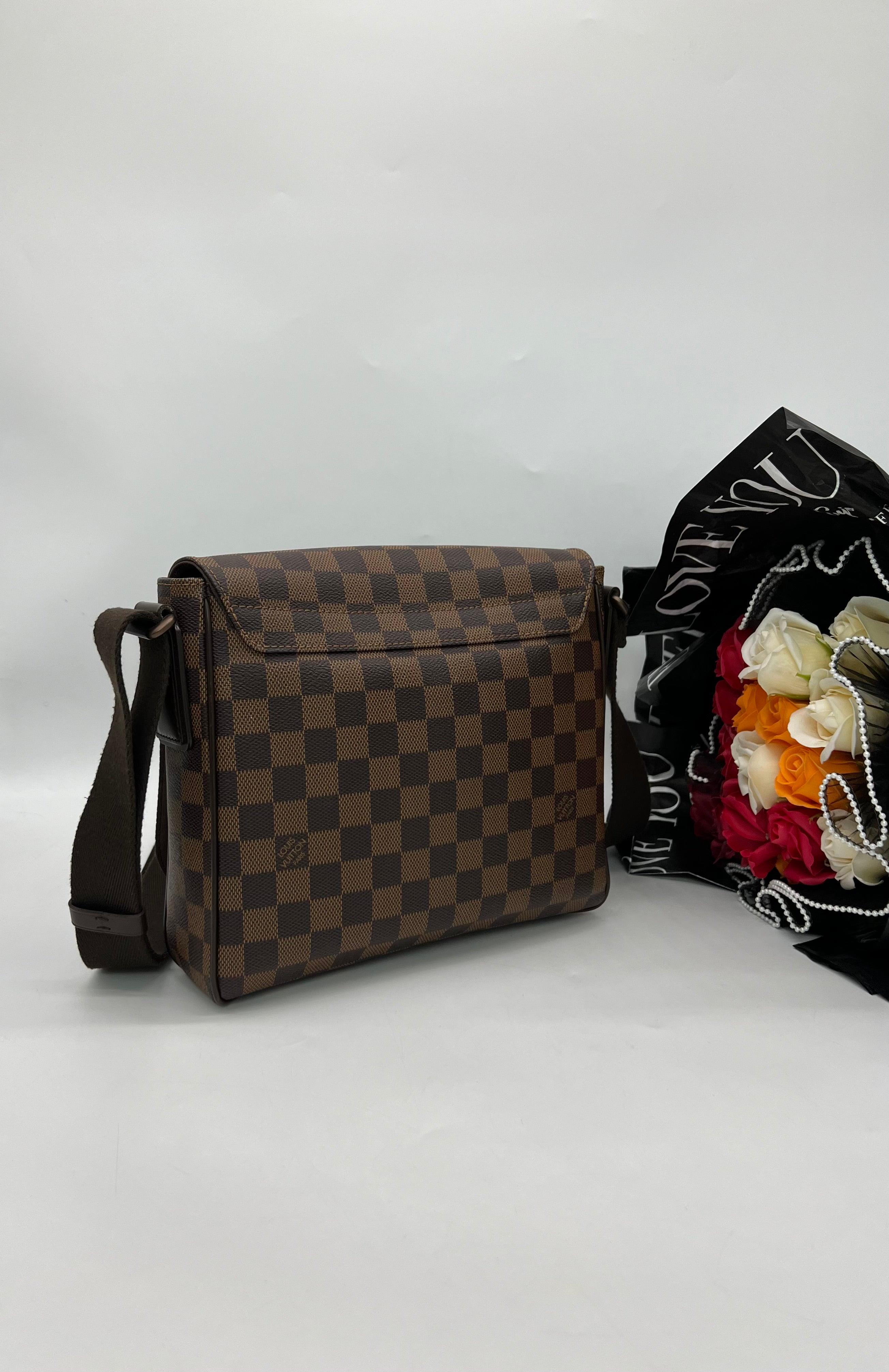 LOUIS VUITTON Damie Ebene District PM - Reeluxs