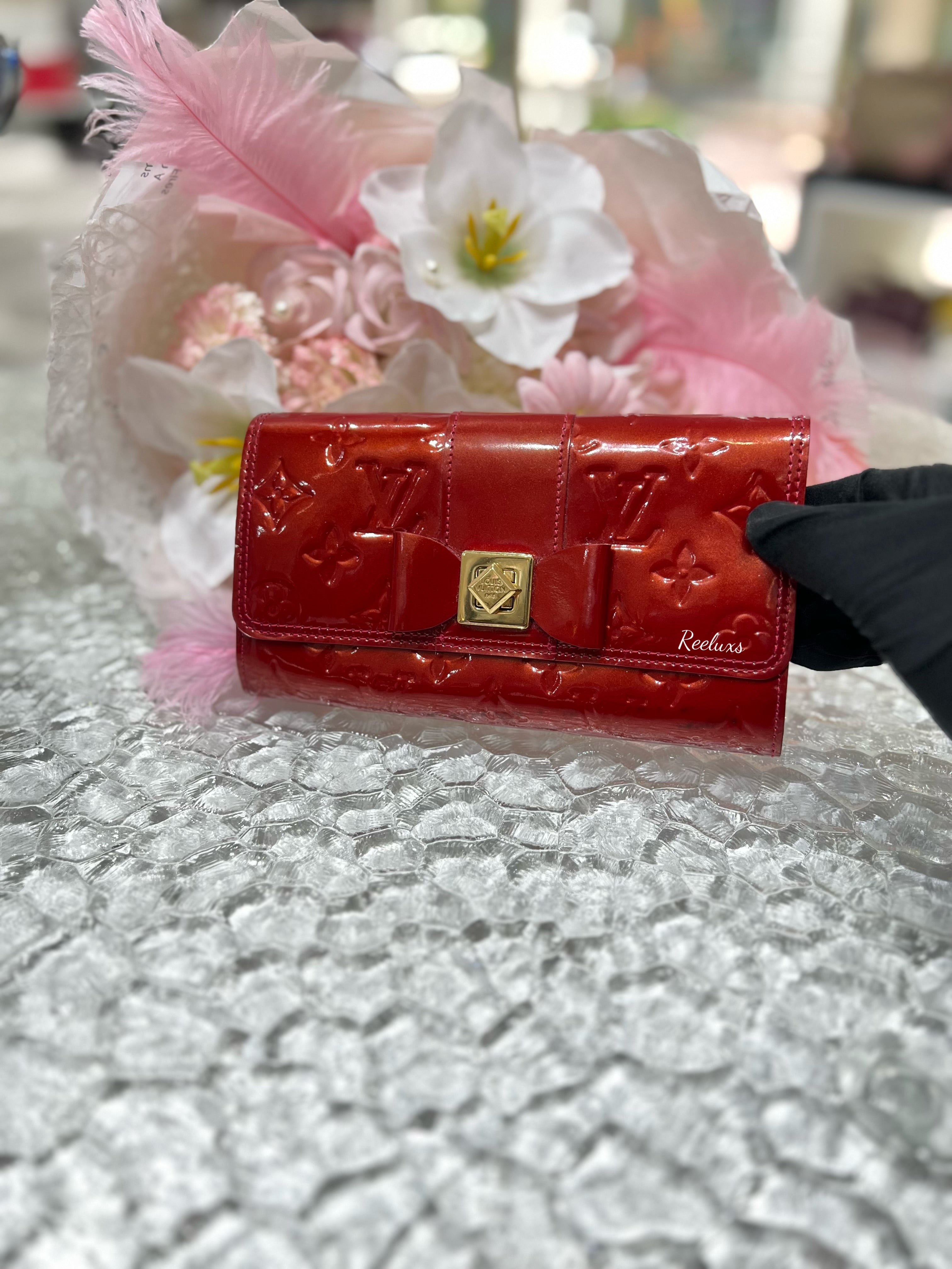 LOUIS VUITTON LV Monogram Vernis Bow Sarah Wallet