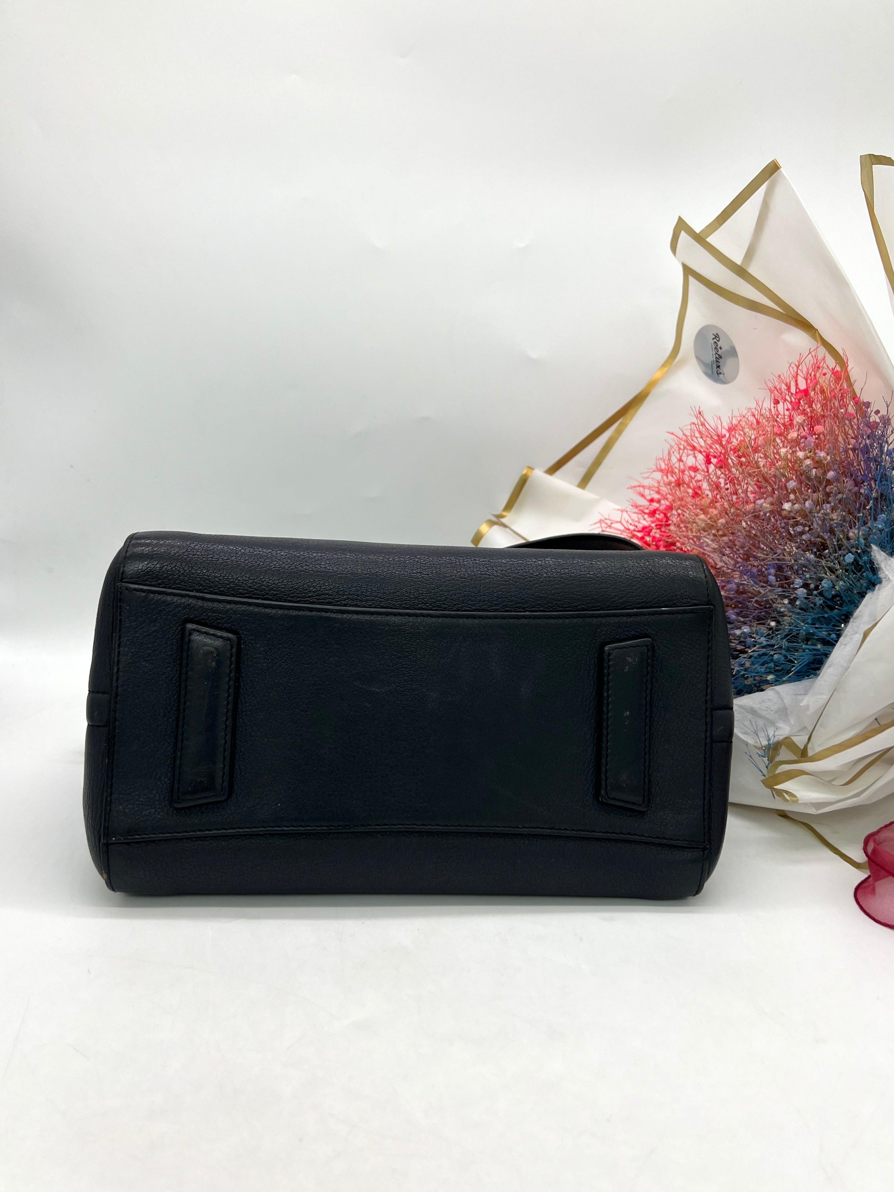 GIVENCHY Antigona Women's Black Shoulder Bag - Reeluxs