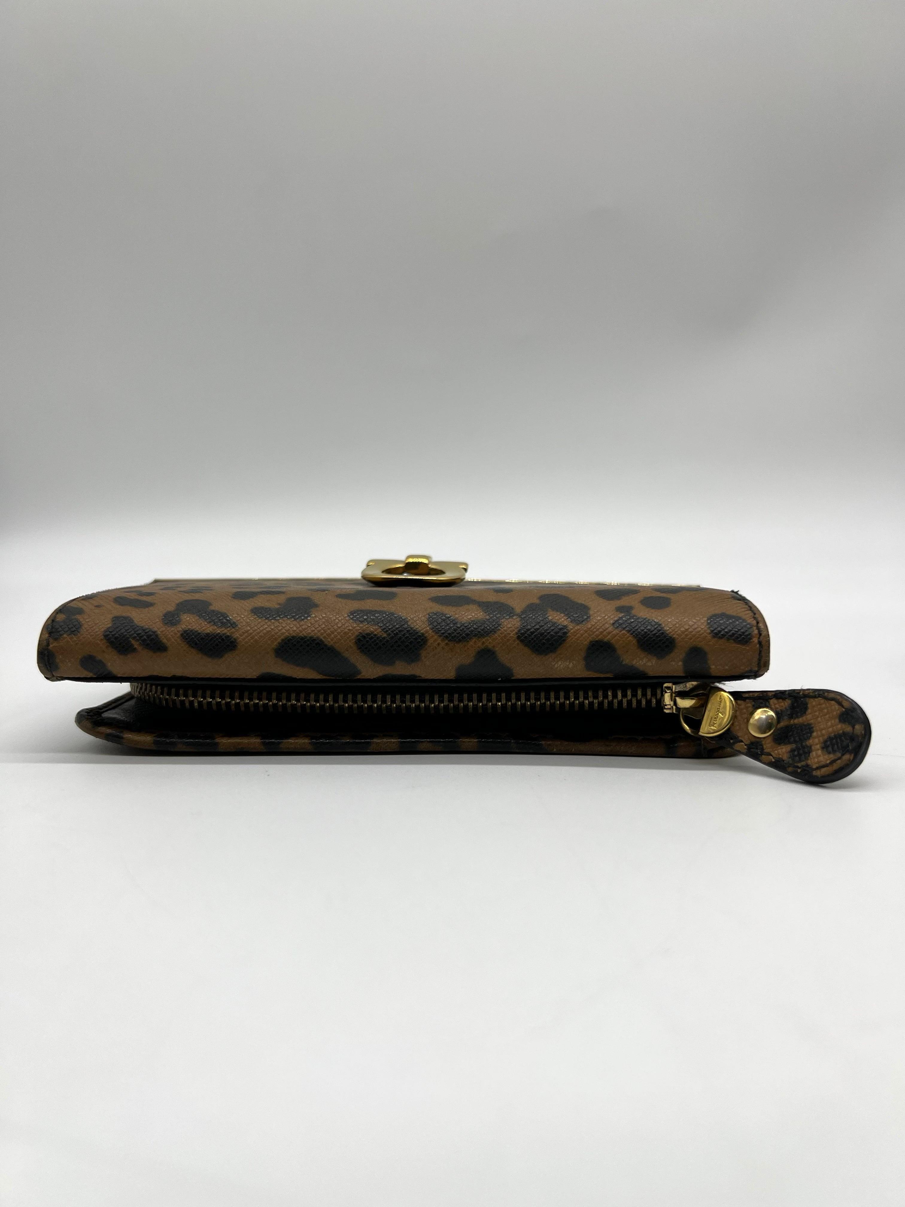 Salvatore Ferragamo Leopard Print Leather Gancio Bit Compact Wallet - Reeluxs