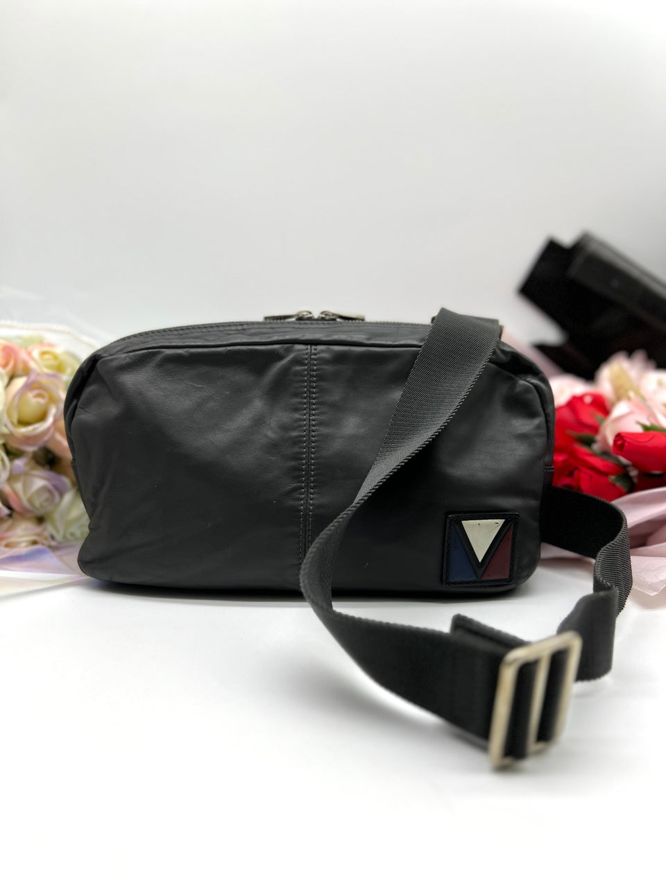 Louis Vuitton Fast V-line Crossbody Black Leather - Reeluxs