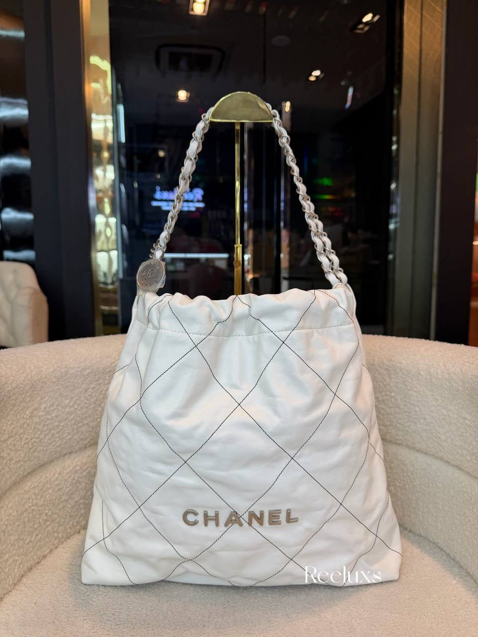 White Chanel 22 Handbag - HOBO BAG