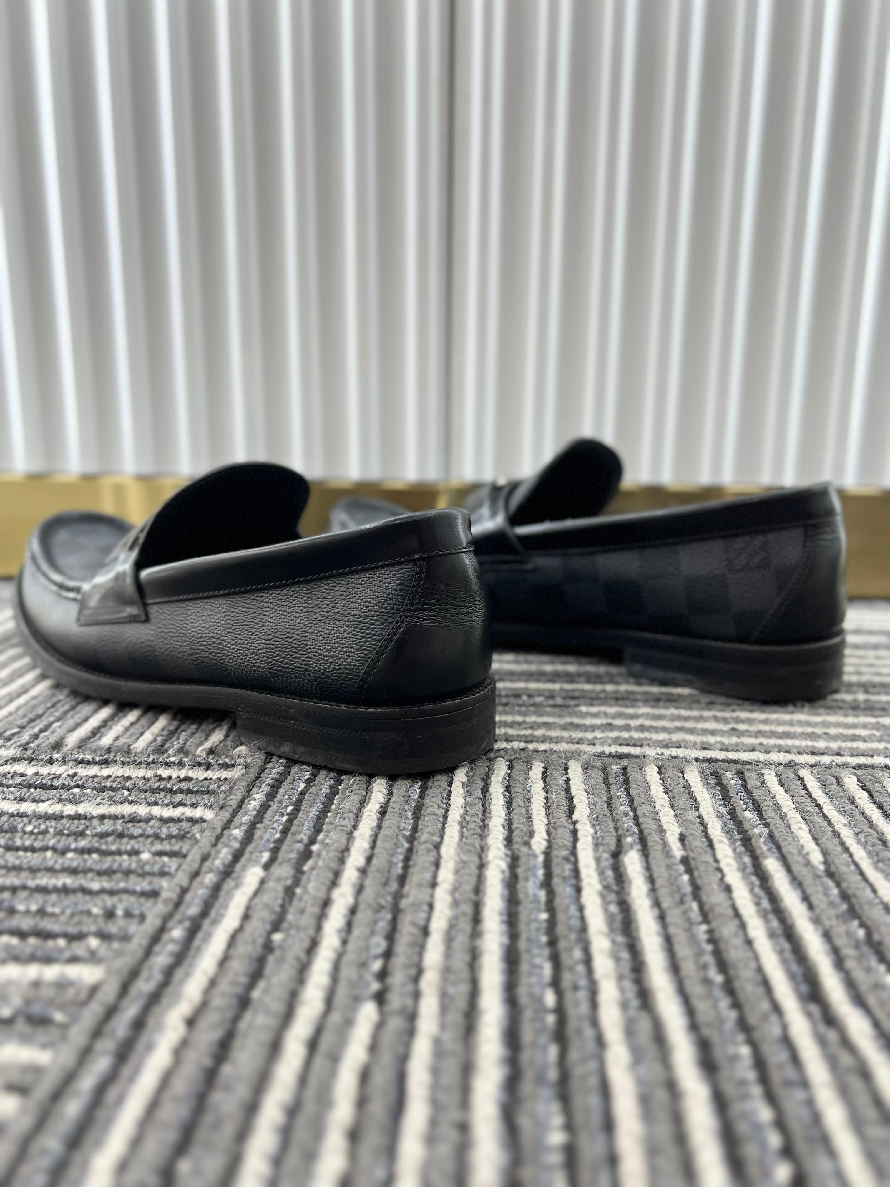 LOUIS VUITTON Loafers & Slip-Ons for Unisex Size 6 - Reeluxs 