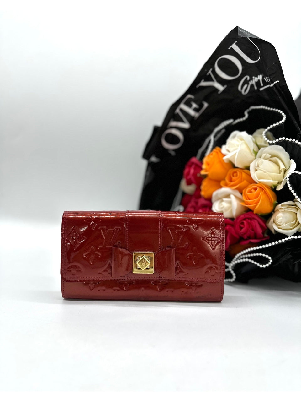 LOUIS VUITTON Monogram Vernis Bow Sarah Wallet - Reeluxs 