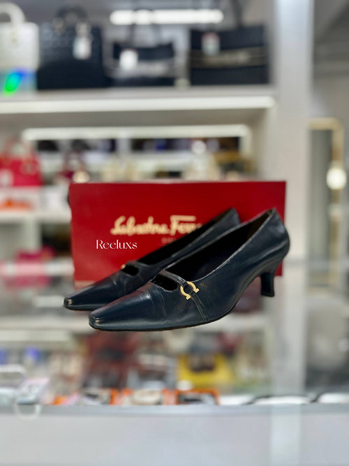 Black Leather Pumps Pointed Toe With Iconic Gold -Tone Gancini Buckle Detail
