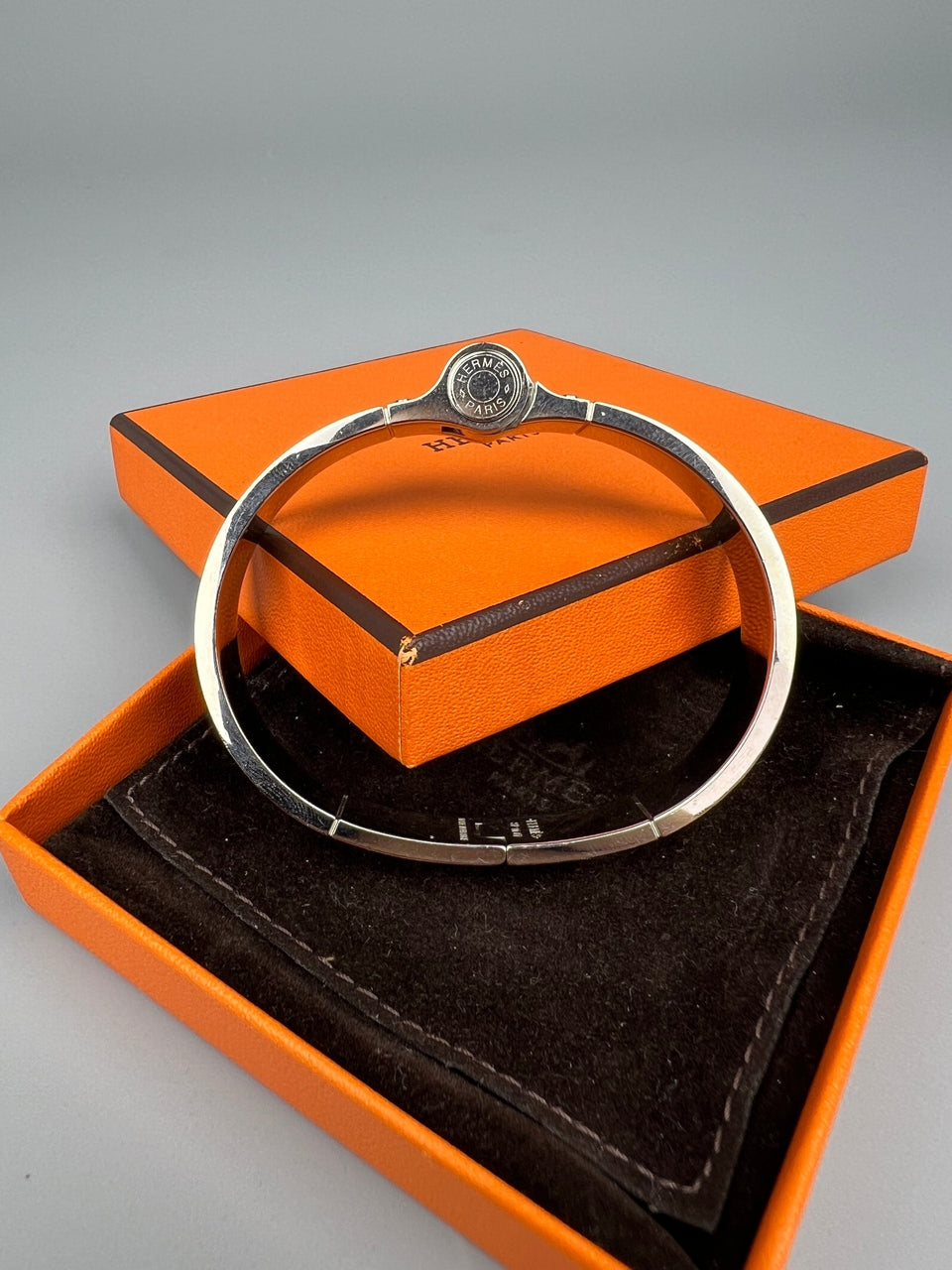 HERMES Charniere PM Bracelet Bangle Bordeaux Black - Reeluxs 