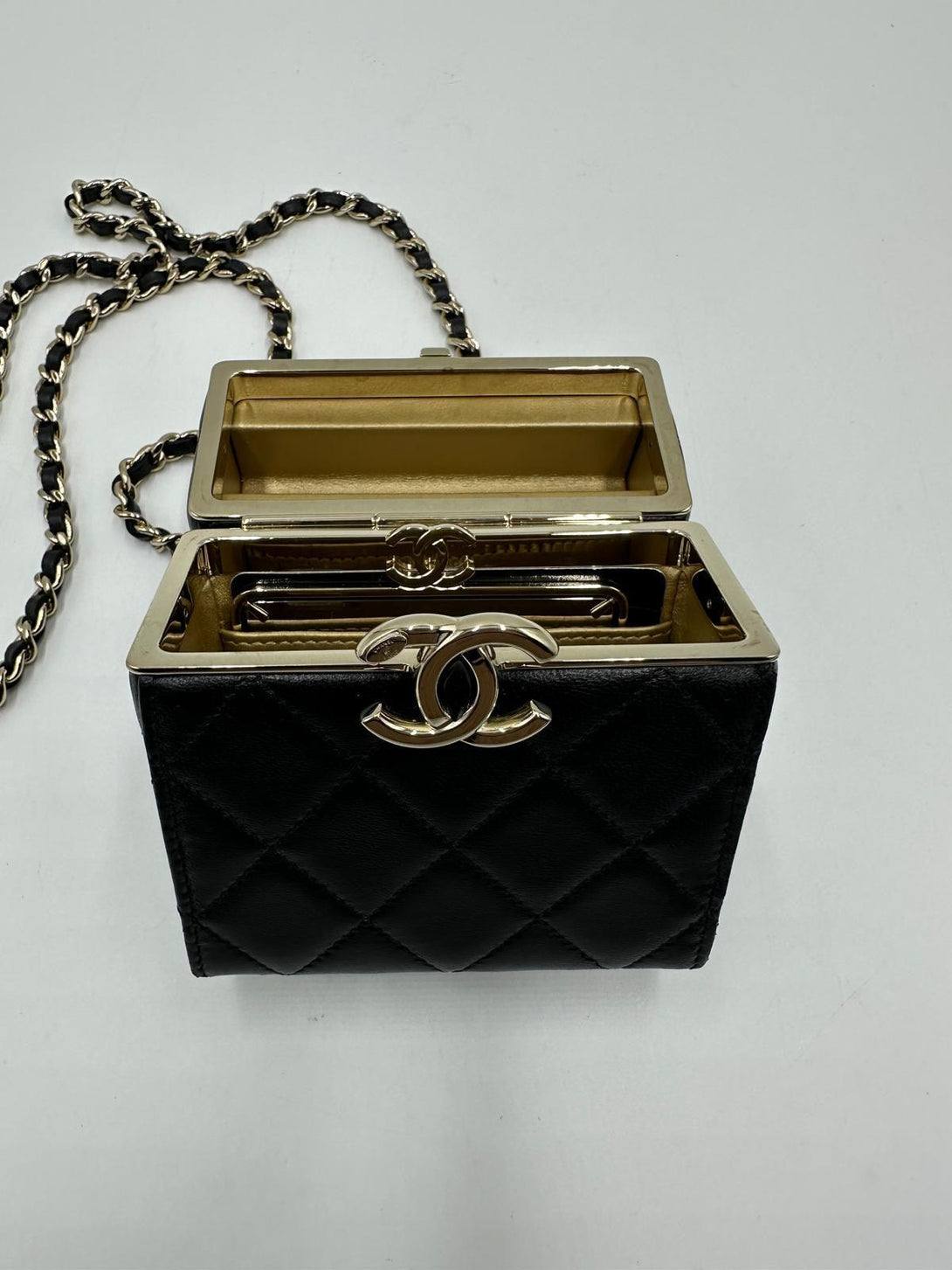 Chanel Black Quilted Lambskin Box Chain Vanity SHW - Reeluxs 