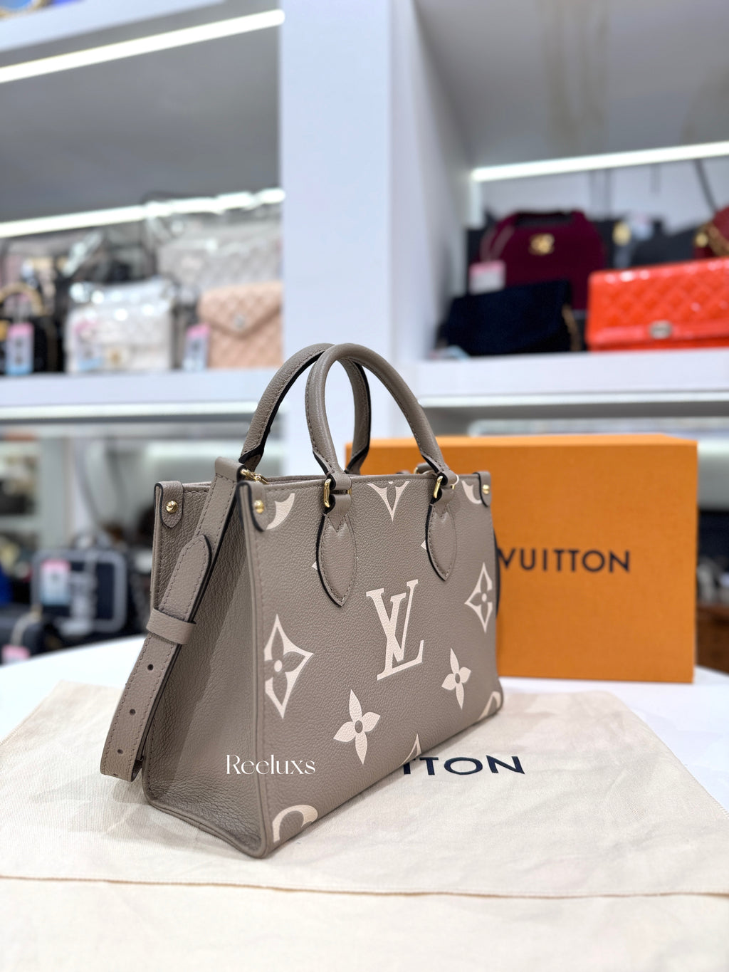 LOUIS VUITTON OnTheGo PM Tourterelle Beige/Cream Leather