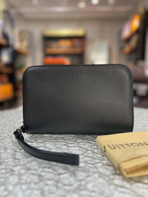 Louis Vuitton Taiga Baikal 
Men's Clutch - Reeluxs 