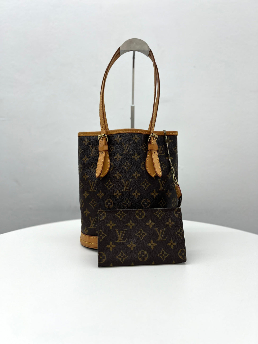 LV Monogram Petit Bucket
PM Tote Bag - Reeluxs 