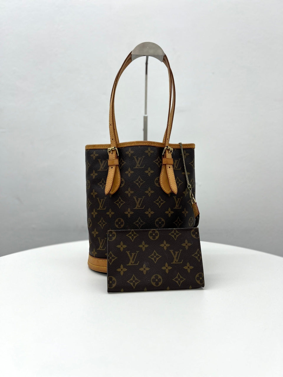 LV Monogram Petit Bucket
PM Tote Bag - Reeluxs 