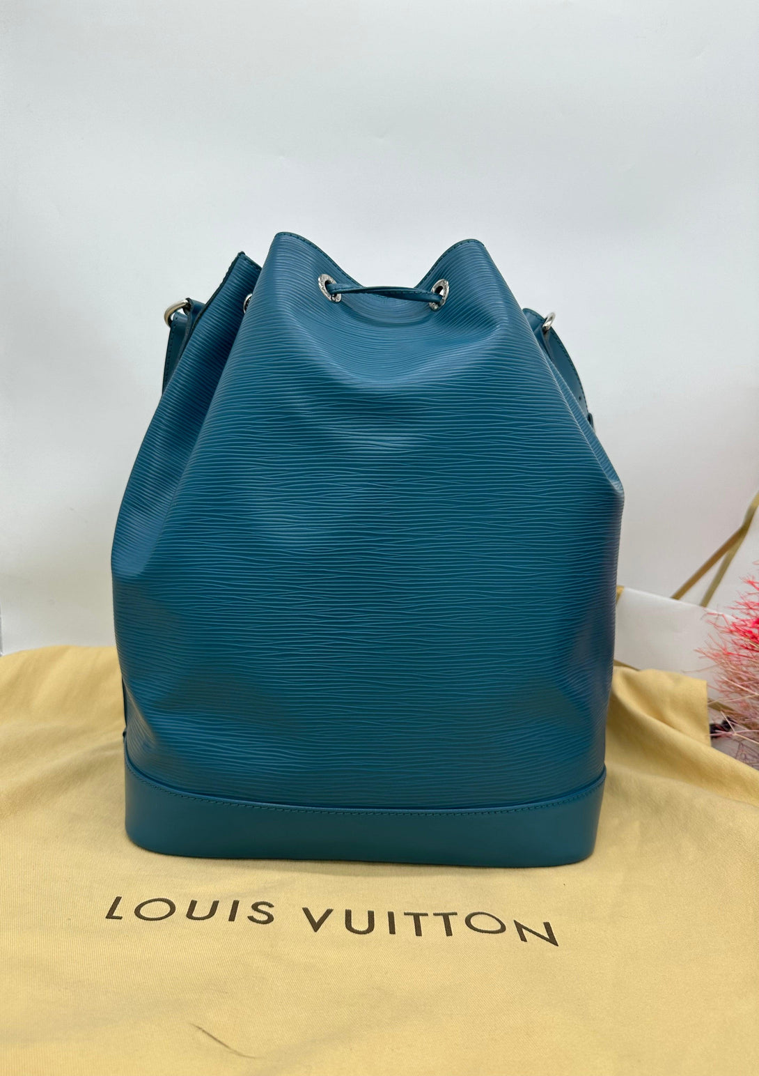 LOUIS VUITTON Noe Shoulder Bag - Reeluxs 