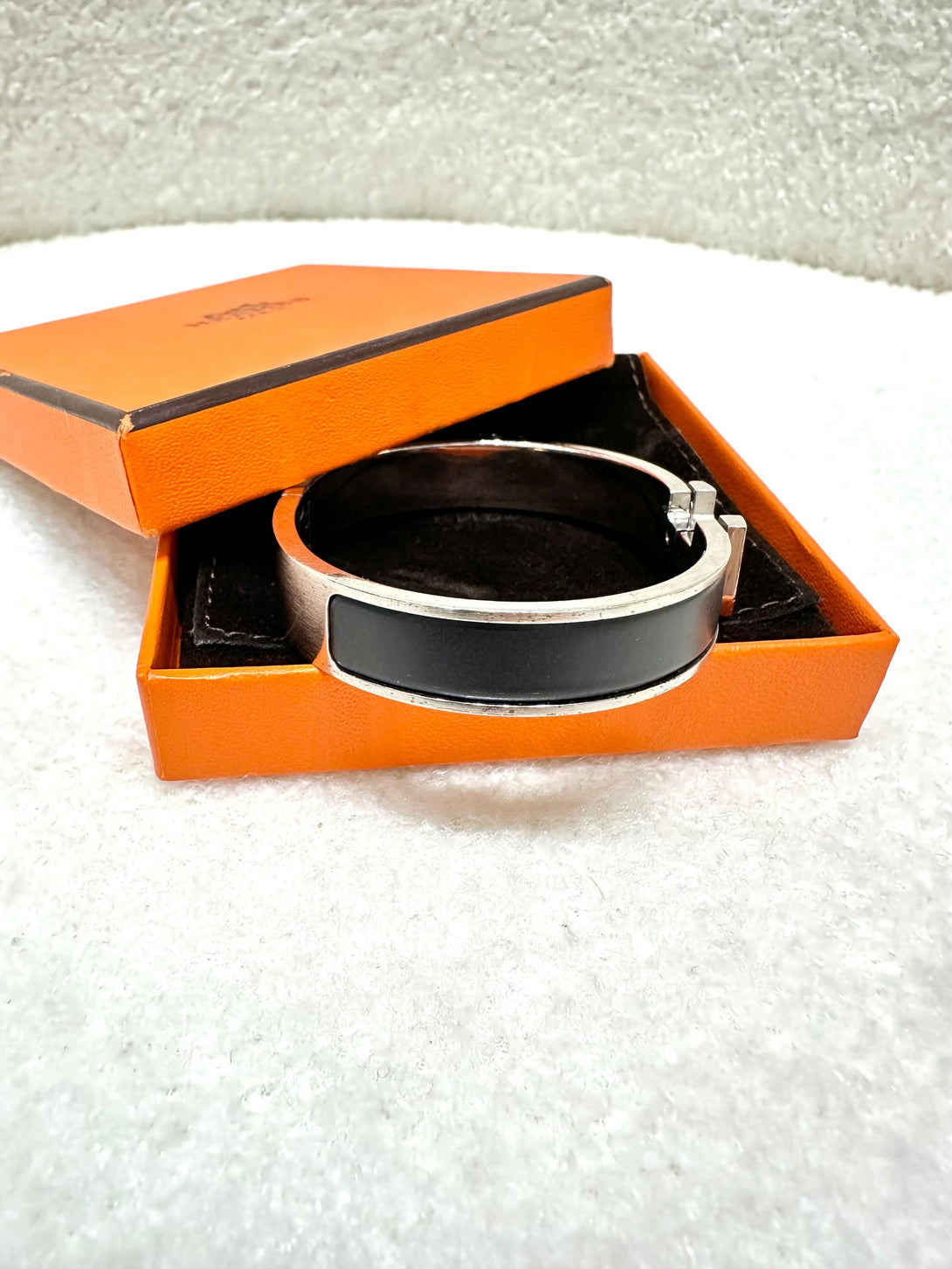 HERMES 
Enamel Narrow Clic H Bracelet GM Black - Reeluxs 