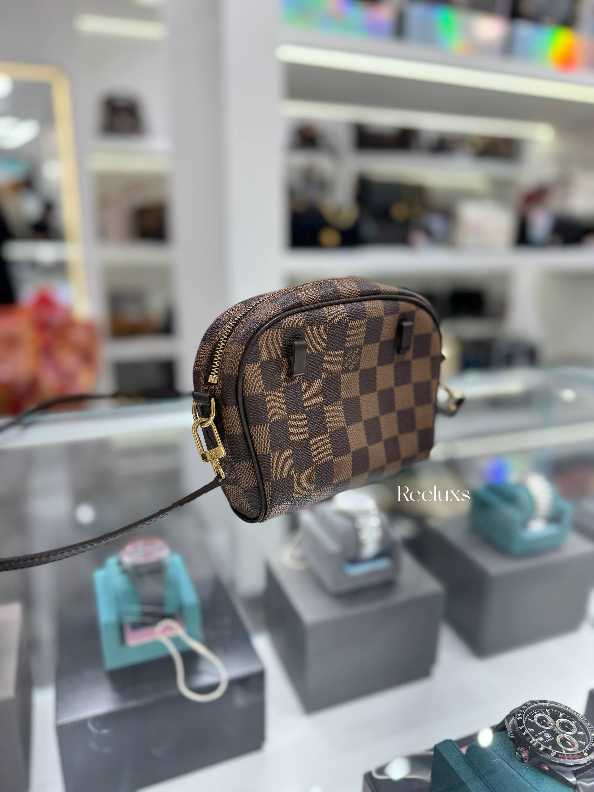 LOUIS VUITTON Ipanema Pochette Damier Crossbody Bag