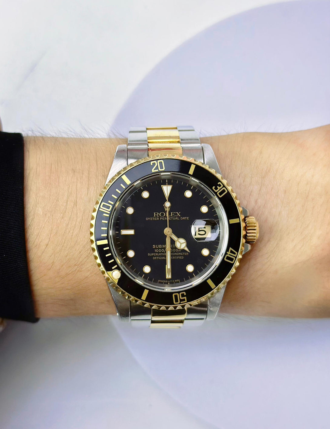 Rolex Submariner Date
Oyster Stahl / Gold Automatik Herrenuhr Ref. 16613 B&P Men Watch - Reeluxs 