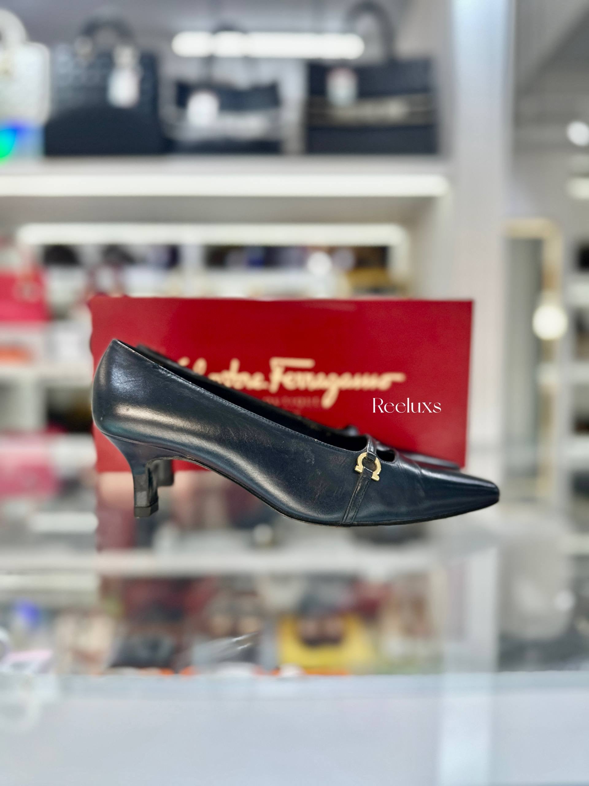 Black Leather Pumps Pointed Toe With Iconic Gold -Tone Gancini Buckle Detail