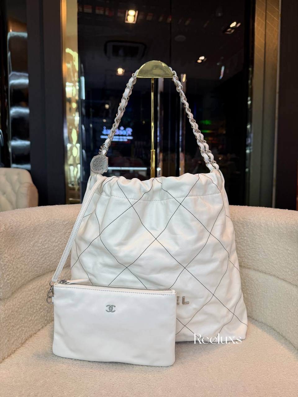 White Chanel 22 Handbag - HOBO BAG
