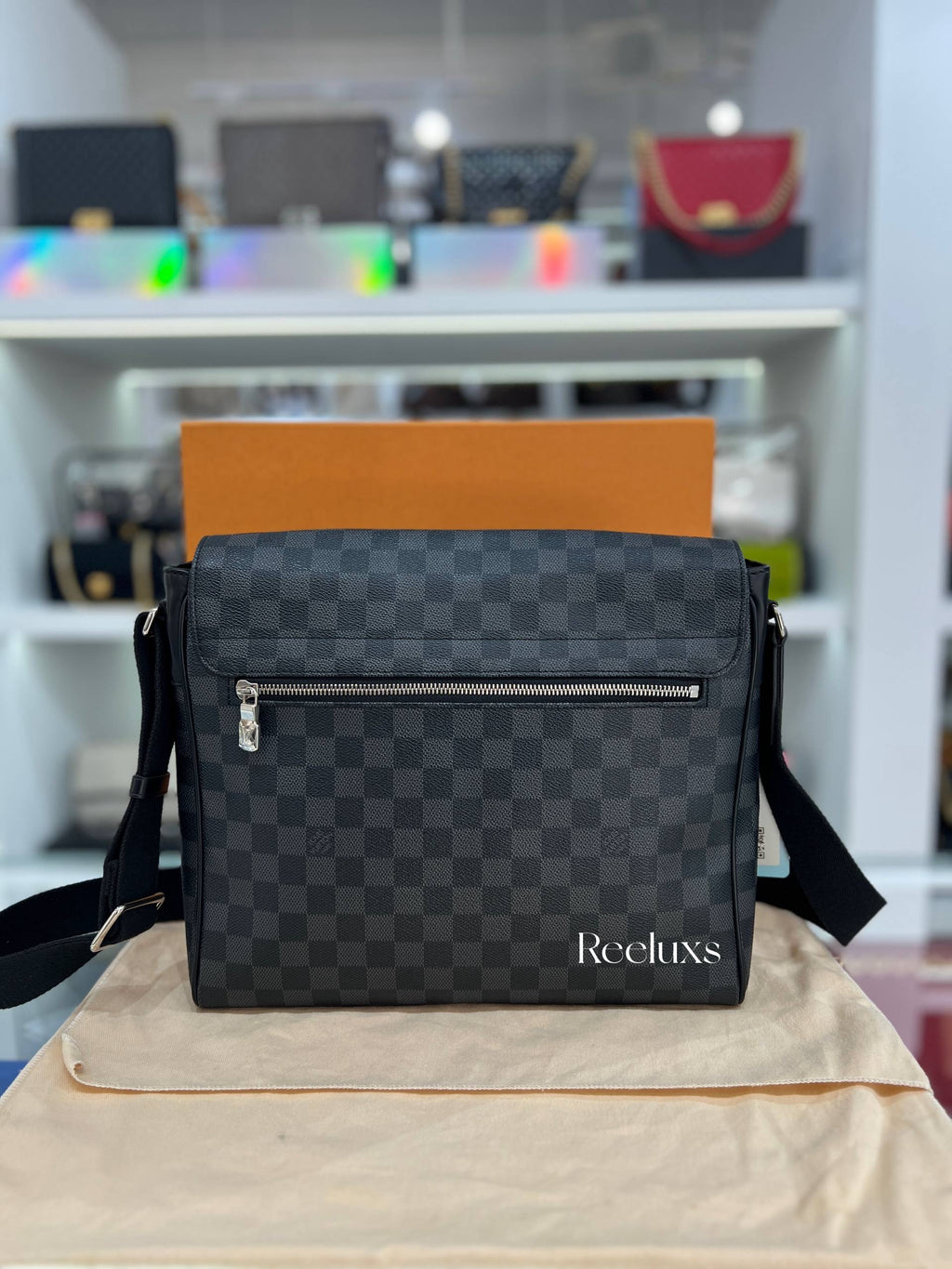LOUIS VUITTON District Messenger Bag