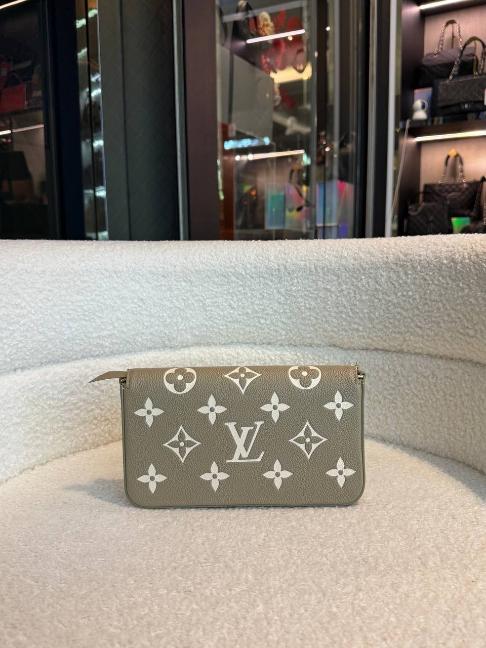 Louis Vuitton Pochette Félicie in Tourterelle Olive Green color