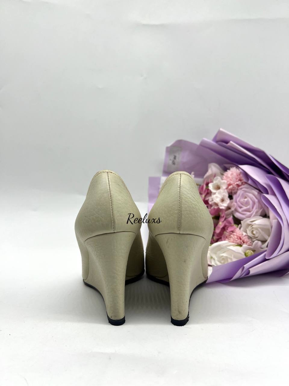 GUCCI Off White Leather Peep Toe Wedge Pumps Size 38