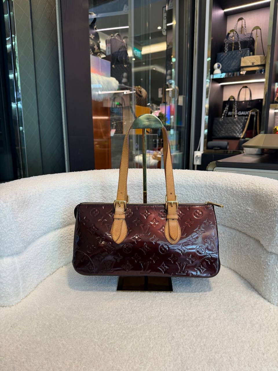 Louis Vuitton Rosewood Avenue shoulder bag in Amarante Monogram