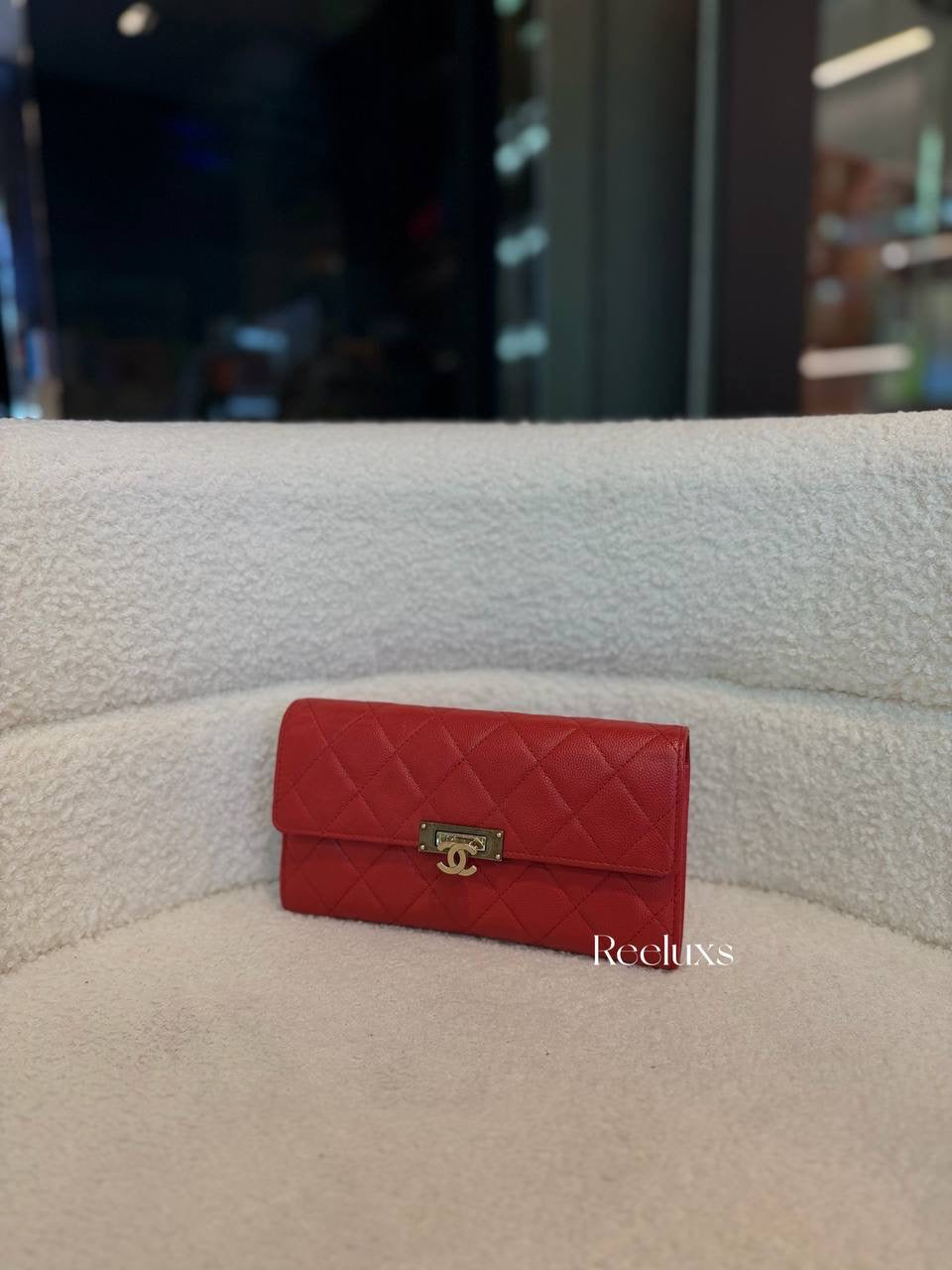 Caviar Quilted Large Golden Class Gusset Flap Wallet Red