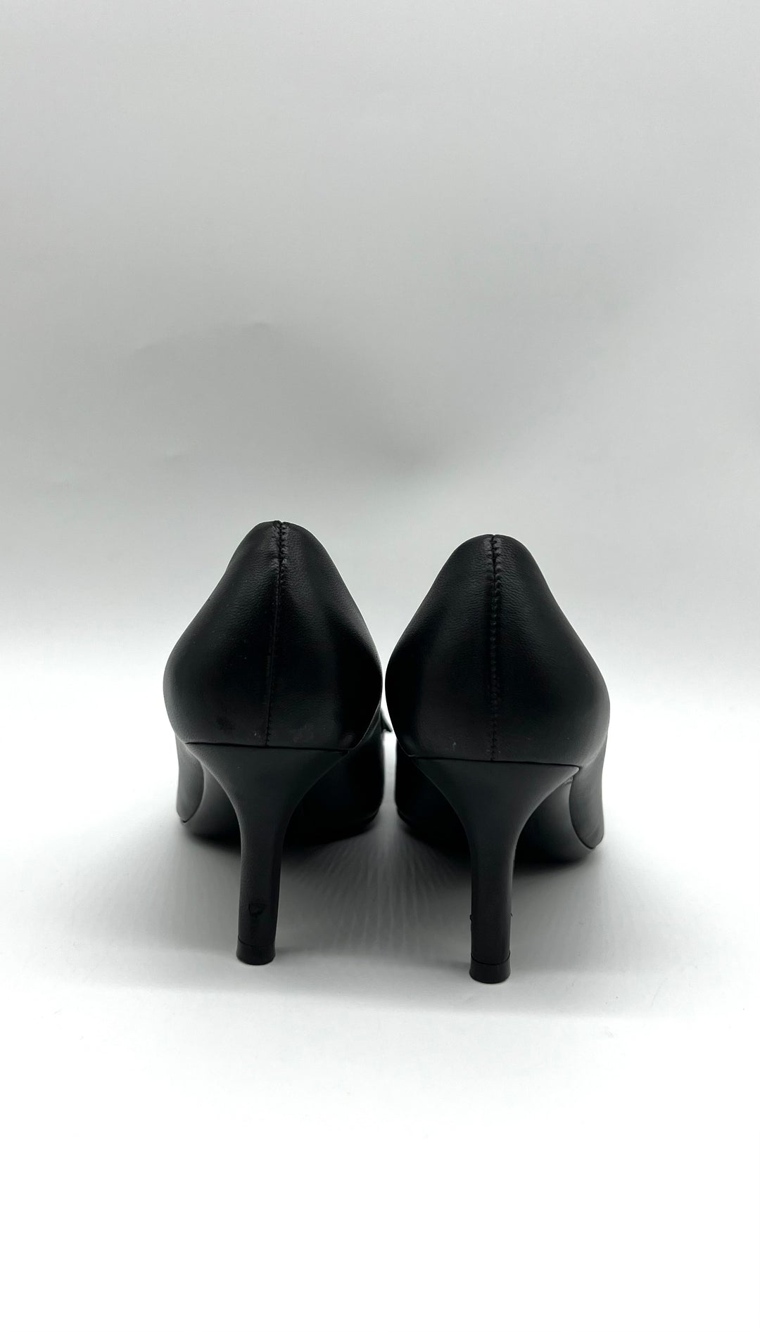 Salvatore Ferragamo Black Leather Bow Pointed Toe Pumps