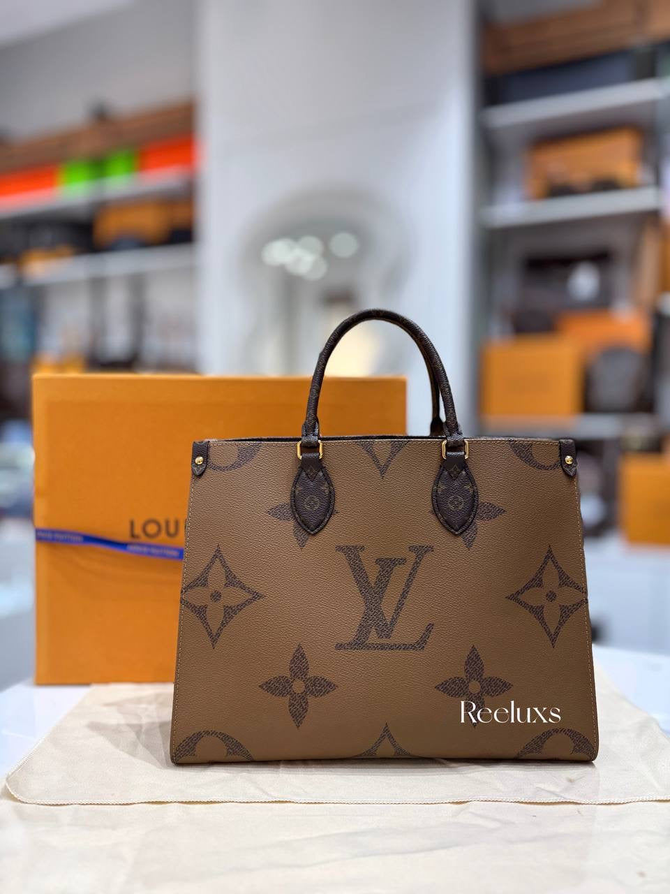 LOUIS VUITTON LV OnTheGo MM Monogram Canvas Handbag