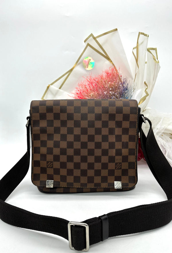 LOUIS VUITTON District PM Messenger Bag Damier Ebene - Reeluxs 