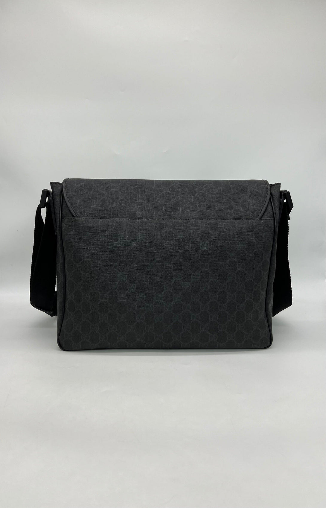 GUCCI Black GG Supreme Canvas and Leather Flap Messenger Bag - Reeluxs 