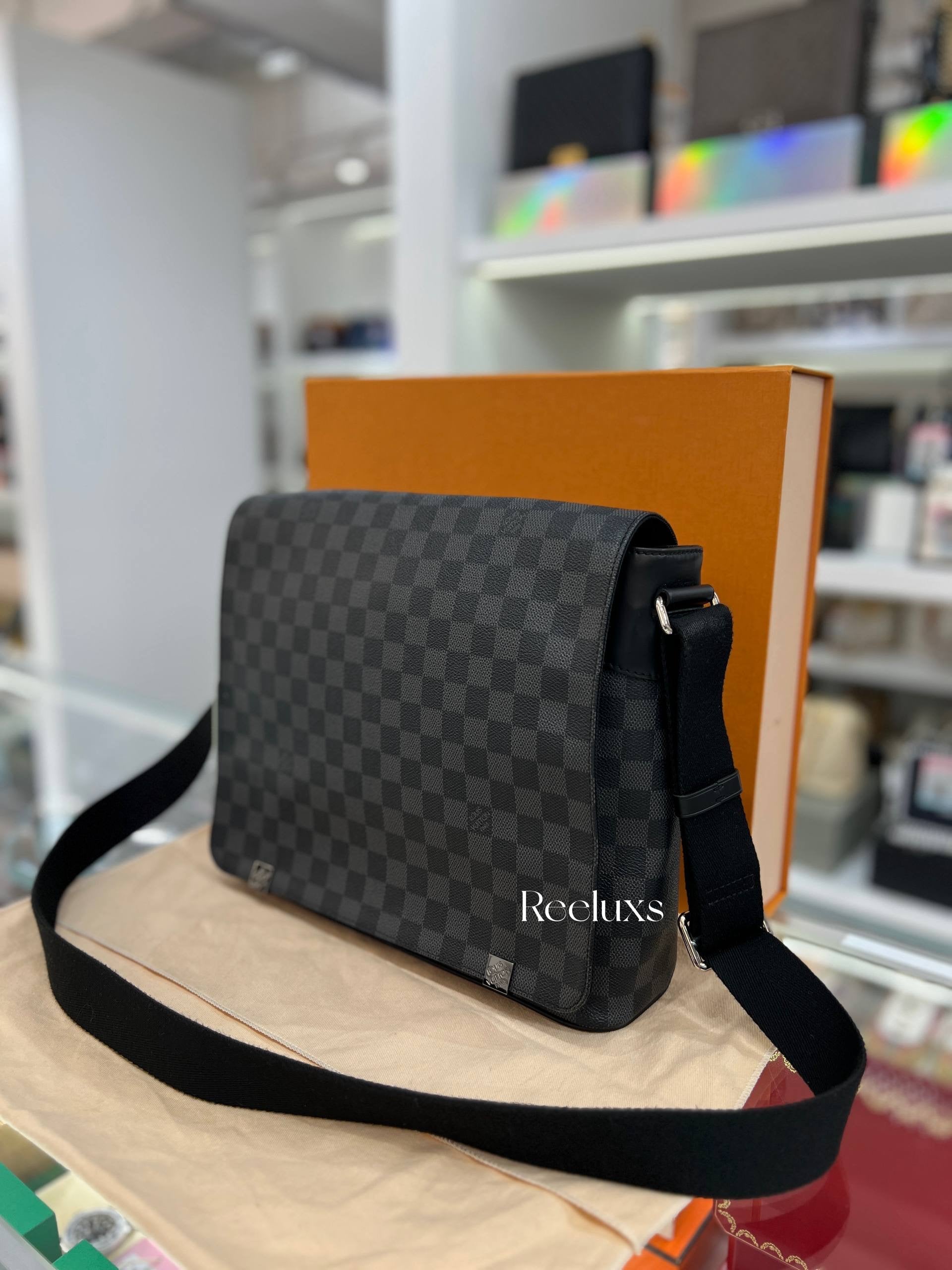 LOUIS VUITTON District Messenger Bag