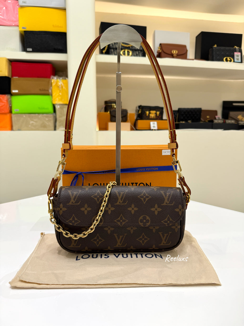 LOUIS VUITTON LV Wallet On Chain Ivy Monogram Canvas Shoulder Bag