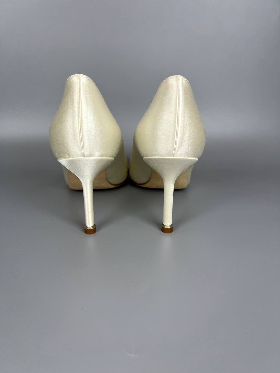 MANOLO BLAHNIK Hangisi Heels