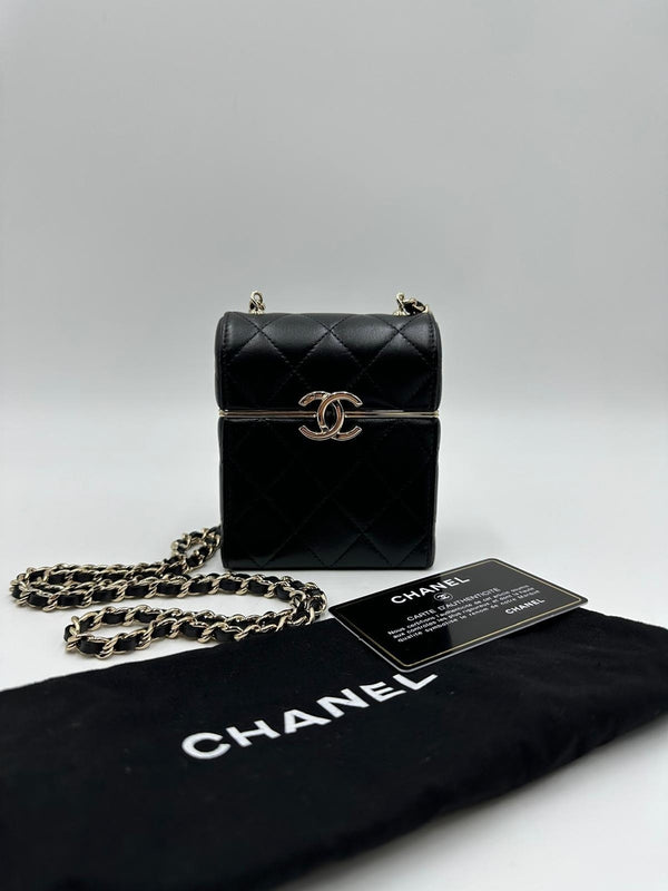 Chanel Black Quilted Lambskin Box Chain Vanity SHW - Reeluxs 