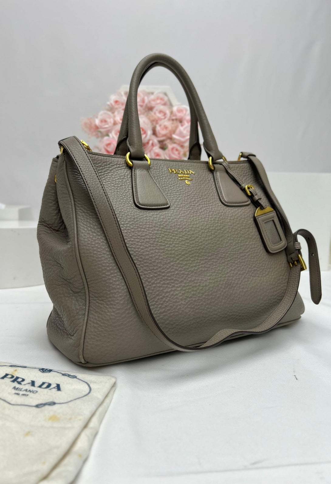 Prada Grey Vitello Daino Leather
Middle Zip Tote - Reeluxs 