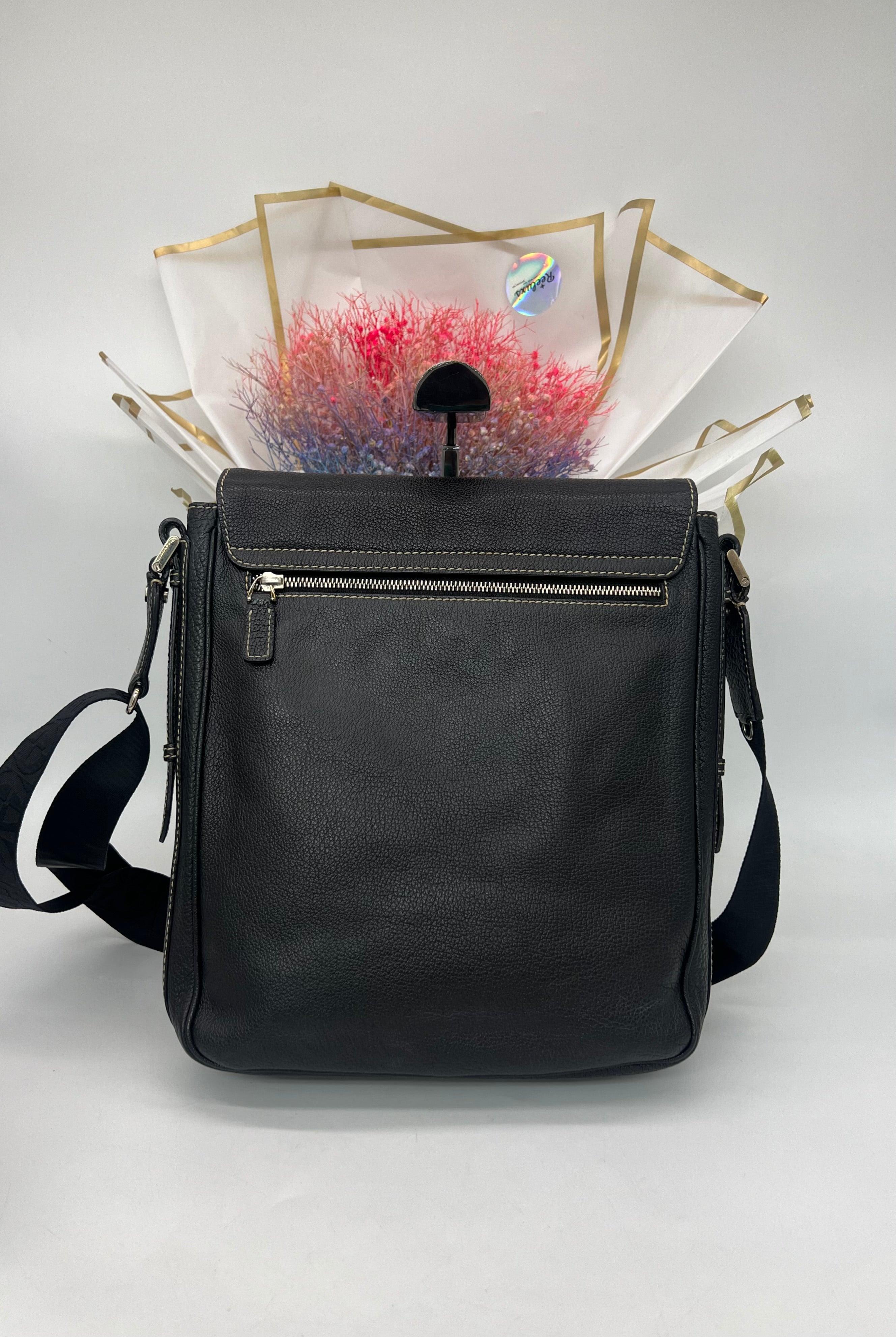 Aigner Leather shoulder messenger bag - Reeluxs 