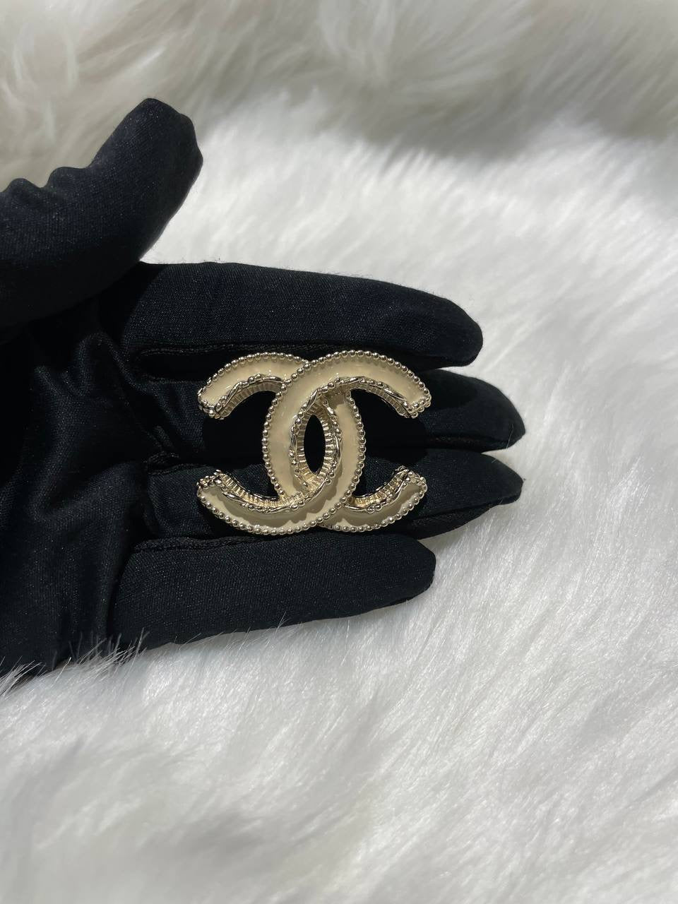 CHANEL CC Logo Brooch