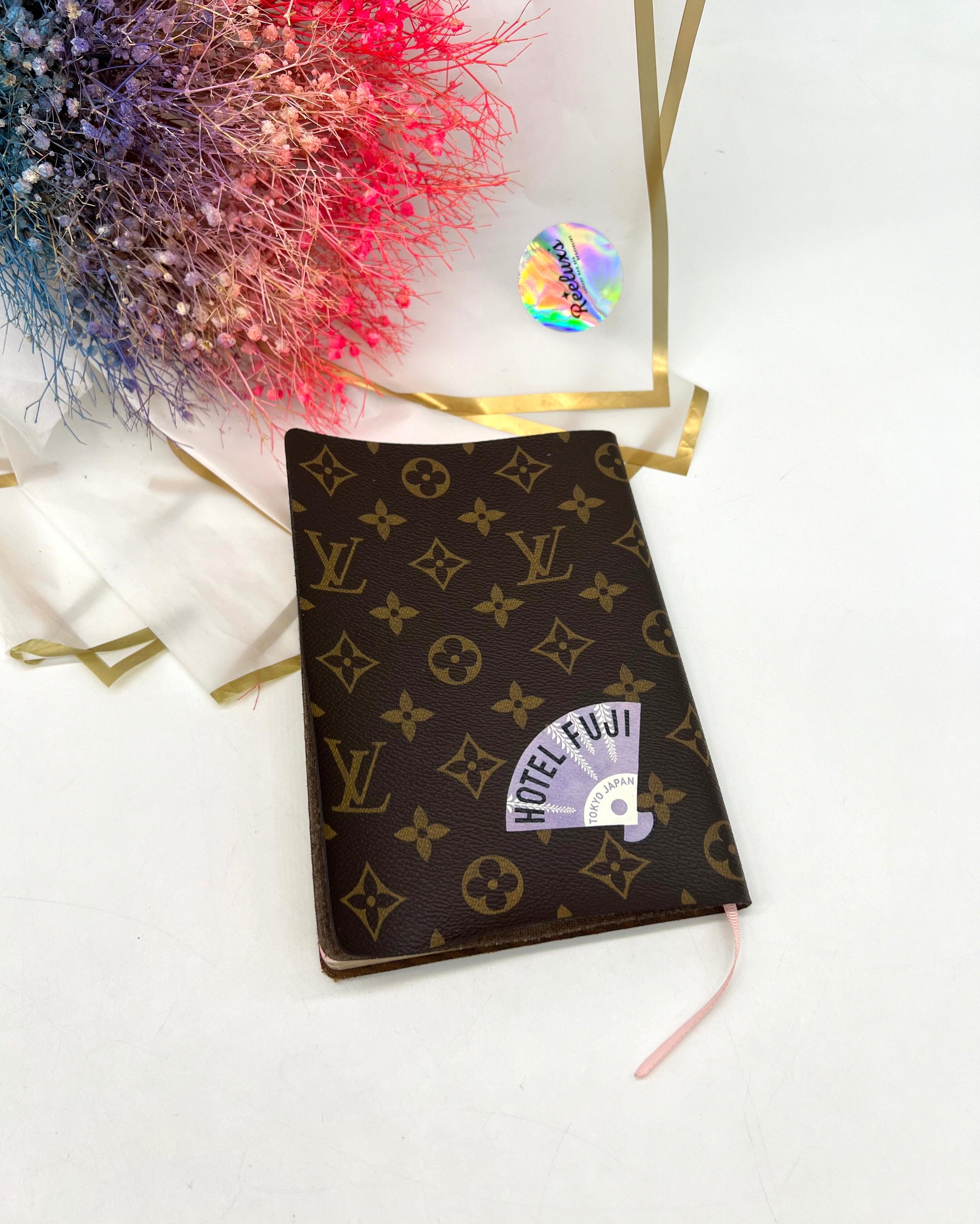 LOUIS VUITTON
Monogram Canvas Miami Stickers MM Notebook - Reeluxs 