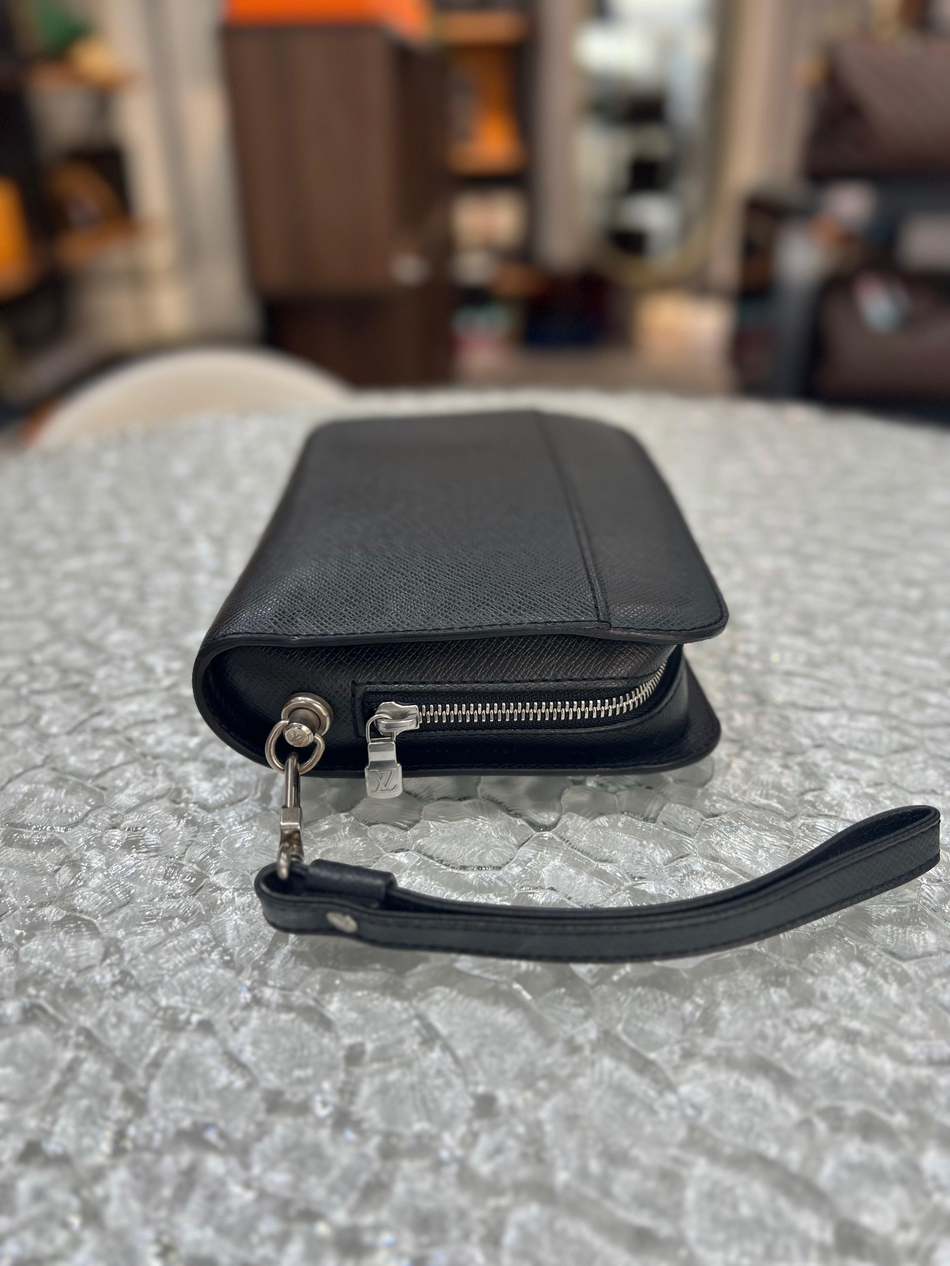 Louis Vuitton Taiga Baikal 
Men's Clutch - Reeluxs 