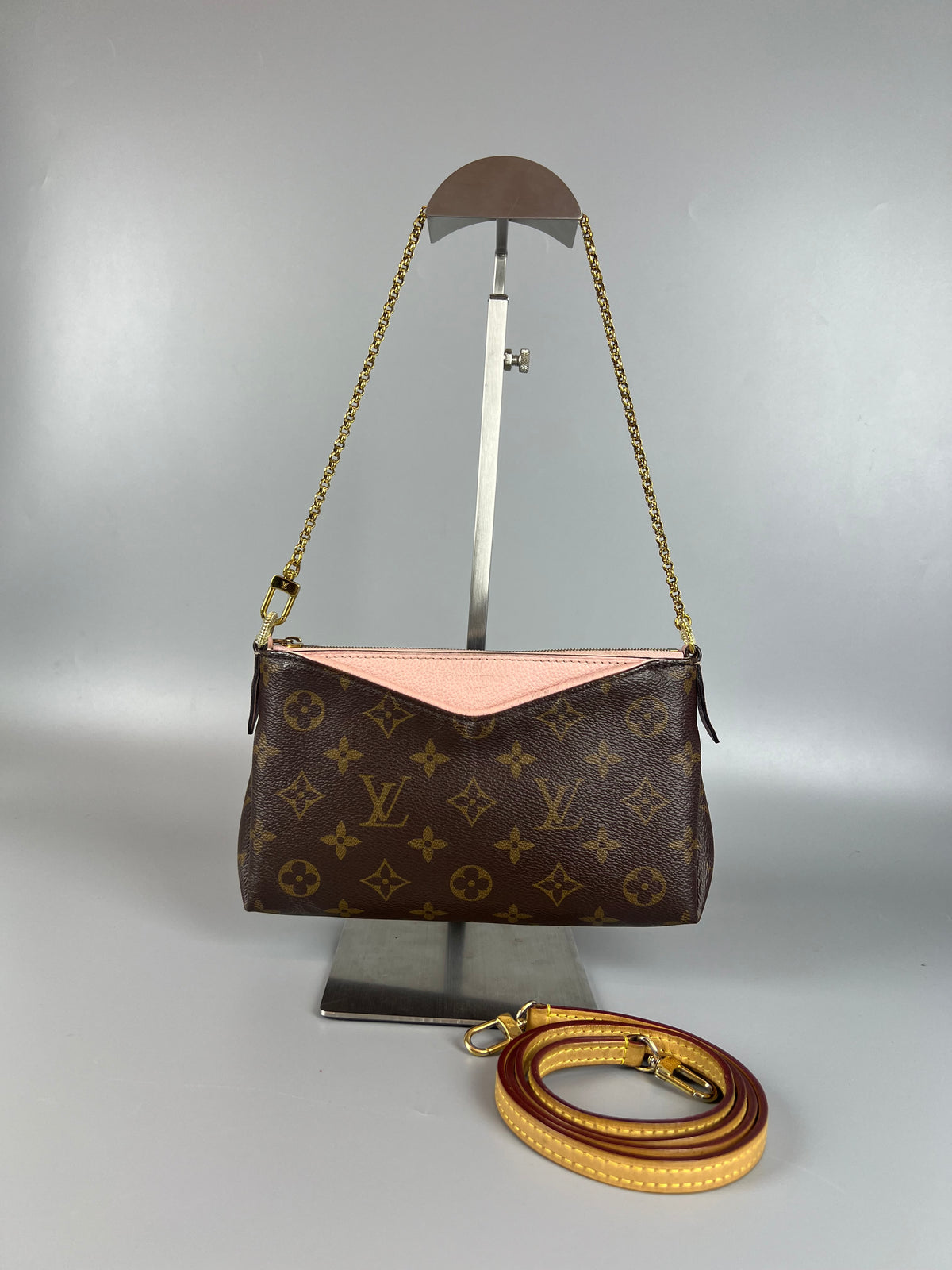 LOUIS VUITTON Pallas Clutch Parascratch Monogram Leather Rose Poodle Pink Handbag Shoulder Bag Pochette Pouch 2WAY Mini Bag Chain Bag