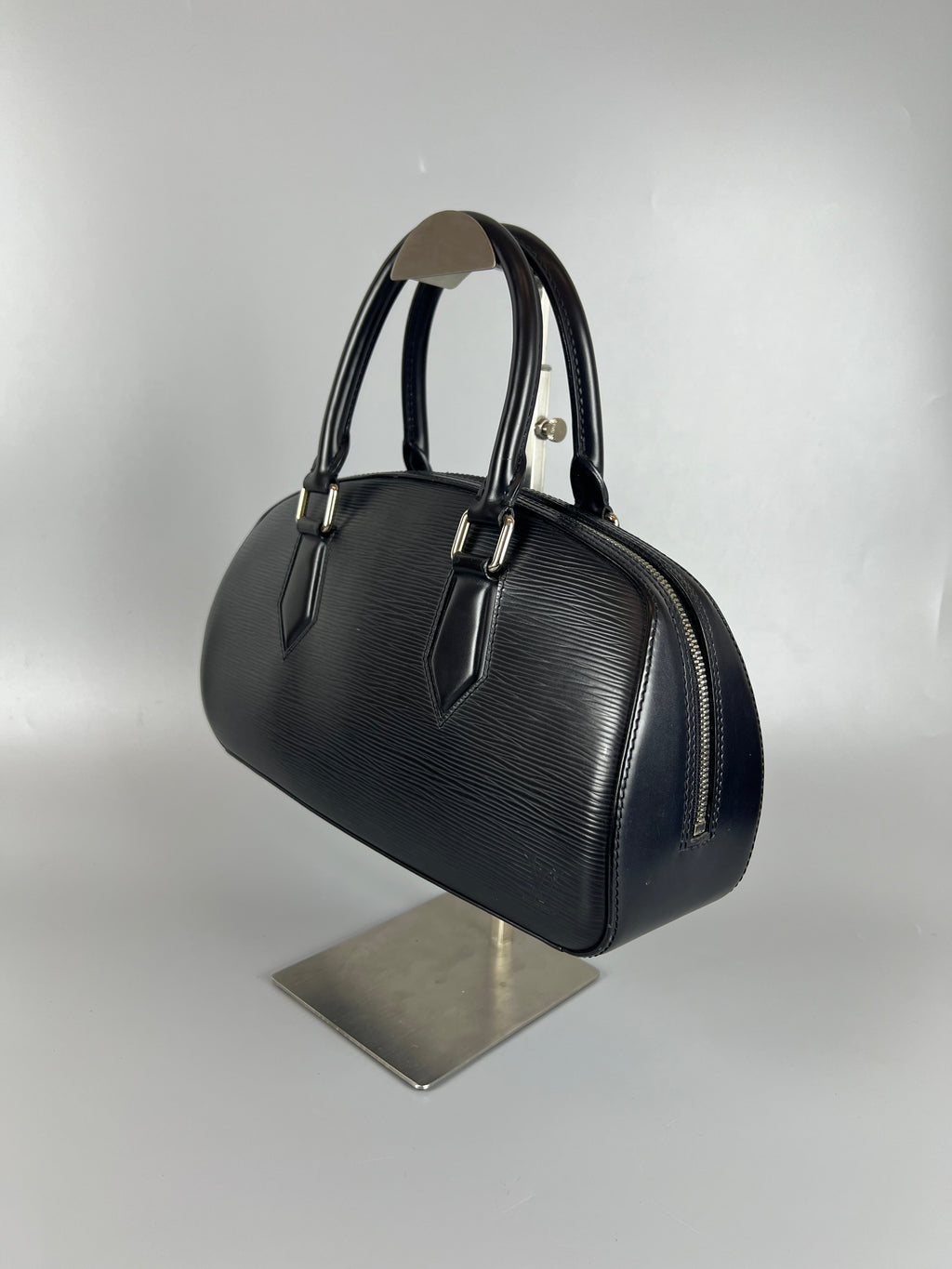 LOUIS VUITTON LV Vintage Jasmine Epi Noir Handbag