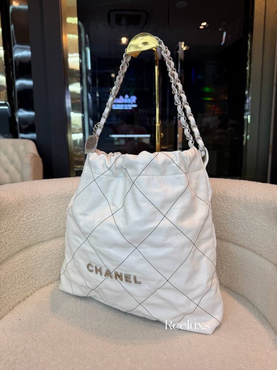 White Chanel 22 Handbag - HOBO BAG